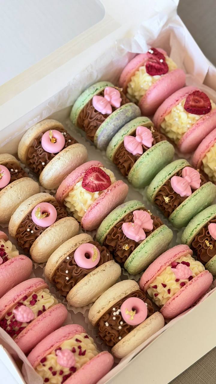 Gourmet Macarons